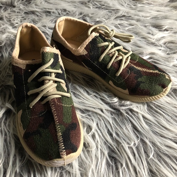 NWOT Qupid Camouflage Slip On Sneakers - Picture 2 of 5